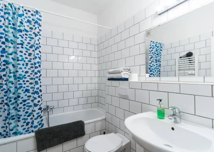 Lejlighed 120 Qm -3 Schlafzimmer-2 Baeder- Fuer 7 Gaeste Düsseldorf